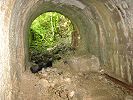 Vallorbe - usine du Day - Blick aus dem Tunnel unter dem Wasserfall in der Steilhang - hier kam die Standseilbahn zur Talstation hinunter