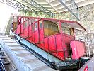 Standseilbahn Funiculaire Territet Glion - ein alter Wagen mit dem Wasserballast Tank steht in der Talstation Territet