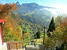 Standseilbahn Funiculaire Les Avants Sonloup - Aussicht auf Les Avants und die wunderschöne Landschaft aus dem Wagen der Standseilbahn in der Bergstation Sonloup