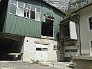 Standseilbahn Rondchâtel Papierfabrik - Holzlager - Im Obergeschoss der Papierfabrik rechts befand sich die Talstation der Standseilbahn