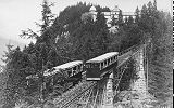 Standseilbahn Giessbach - die beiden Wagen der 1. Wagengeneration 1880 bei der Ausweiche