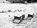 Stanserhornbahn - Standseilbahn Stanserhorn 3. Sektion Bluematt - Stanserhorn - Die beiden Wagen konnten nur gerettet werden, da der Maschinist auf dem Stanserhorn sie geistesgegenwärtig noch bis in die Ausweiche fahren liess. Das Drahtseil schmolz beim Brand und schnellte hinunter zur Ausweiche. Die Zangenbremsen von Josef Durrer hielten dann die Wagen zuverlässig in der Ausweiche.