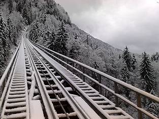 Auf der Muotabrücke Schwyz Schlattli Richtung Stoos
