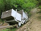 Standseilbahn Kraftwerk Amsteg Unter Axeli Wagen in der Talstation steiles Trassee - Foto Archiv standseilbahnen.ch